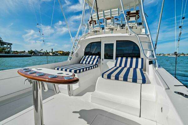 Bertram 35 Flybridge Yacht For Sale