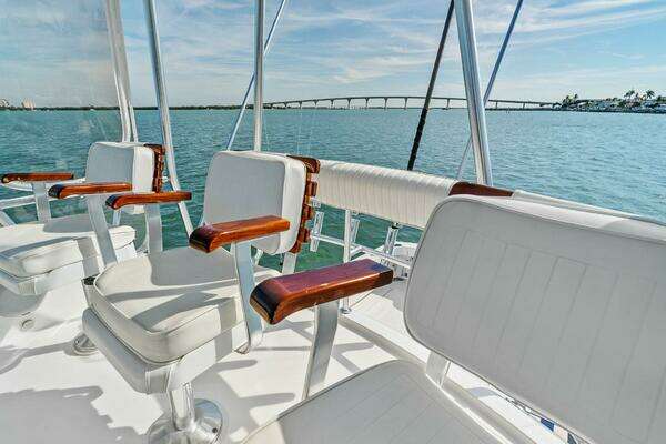 Bertram 35 Flybridge Yacht For Sale