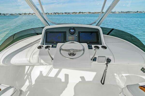 Bertram 35 Flybridge Yacht For Sale
