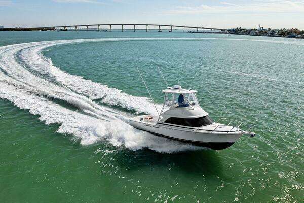 Bertram 35 Flybridge Yacht For Sale