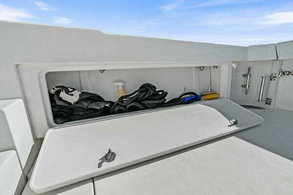 Bertram 35 Flybridge Yacht For Sale