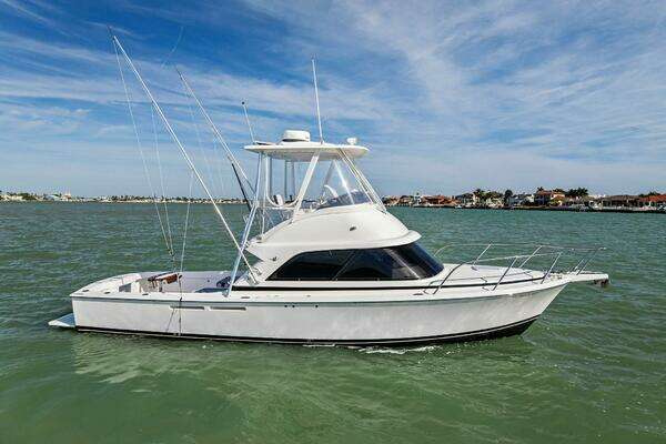 Bertram 35 Flybridge Yacht For Sale