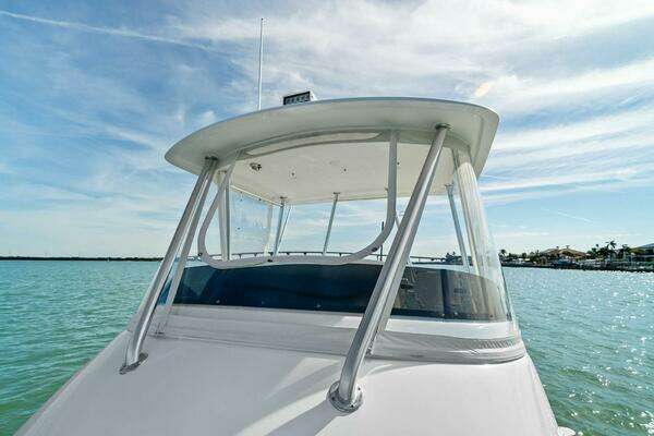 Bertram 35 Flybridge Yacht For Sale