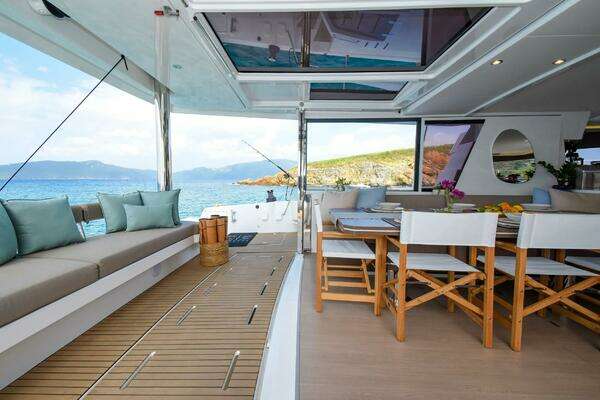 Bali 5.4 Yacht For Sale