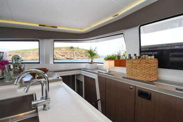 Bali 5.4 Yacht For Sale