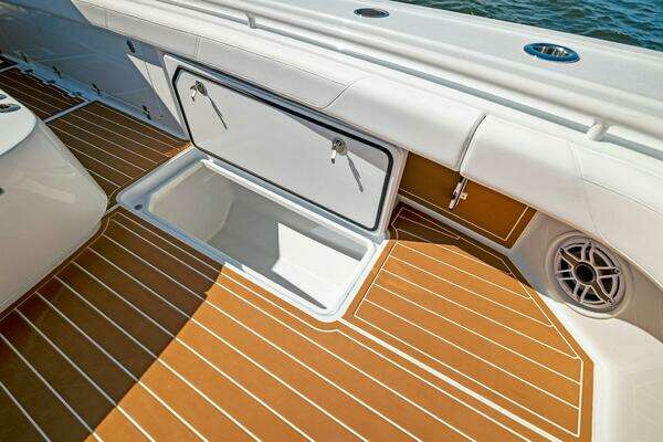 Barker Boatworks 40 HPC Yacht For Sale