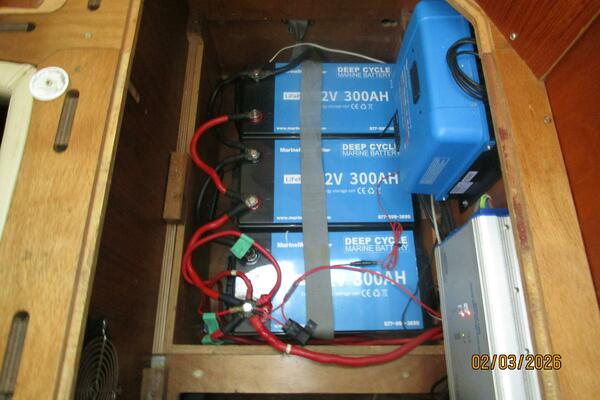 54' Jeanneau battery bank