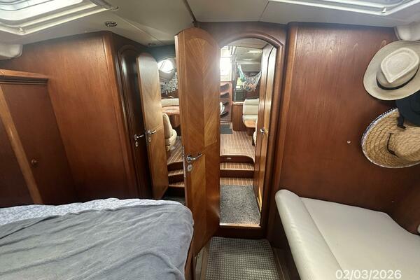 54' Jeanneau mid stateroom aft