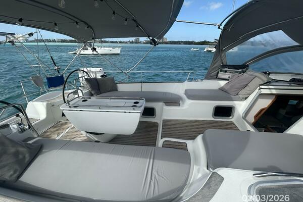54' Jeanneau cockpit port