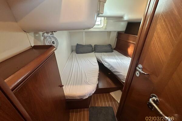 54' Jeanneau port aft stateroom