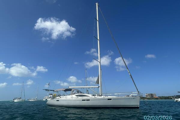 54' Jeanneau starboard forward profile