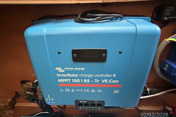 54' Jeanneau solar panel controller