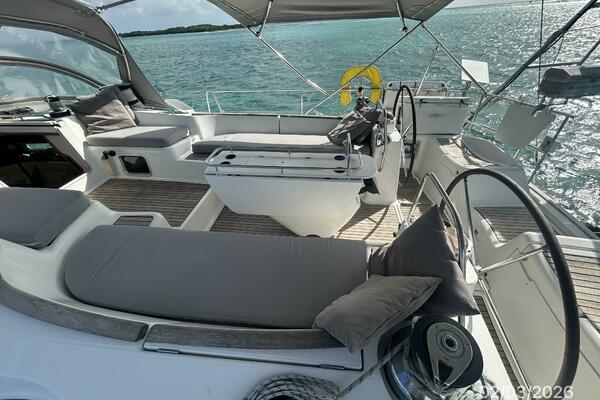 54' Jeanneau cockpit starboard