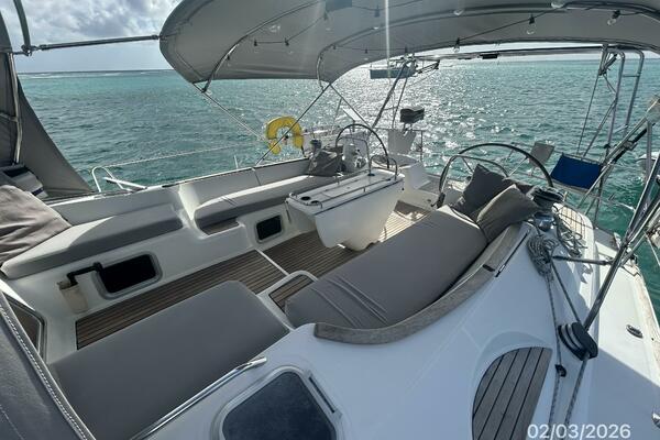 54' Jeanneau cockpit2