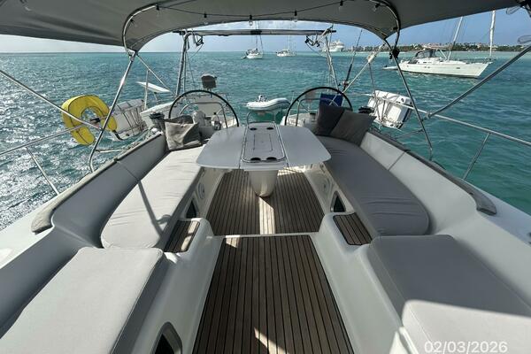 54' Jeanneau cockpit aft