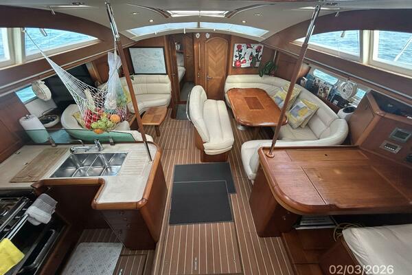 54' Jeanneau salon forward