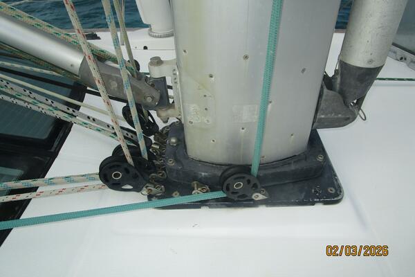 54' Jeanneau mast base1