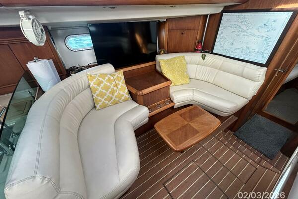 54' Jeanneau salon port seating