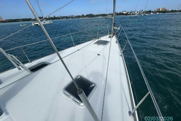 54' Jeanneau foredeck3