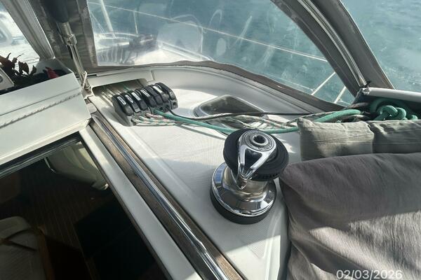 54' Jeanneau cockpit starboard forward