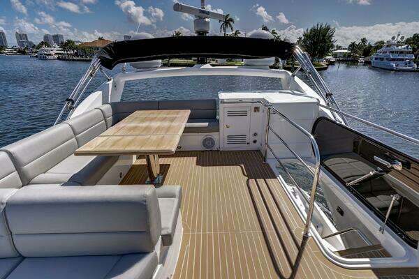 Sunseeker 68 Sport Yacht Yacht For Sale