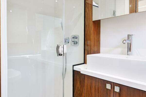 Sunseeker 68 Sport Yacht Yacht For Sale