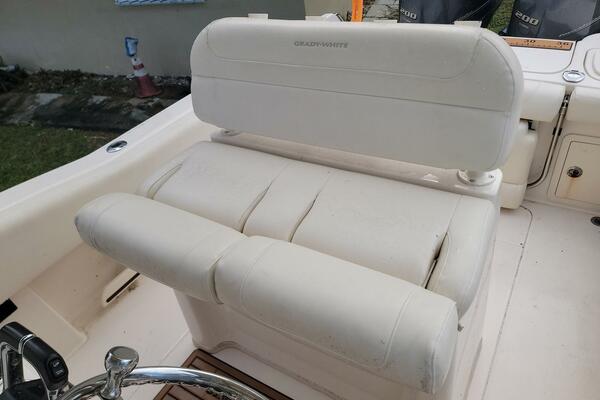 25ft Grady White Yacht For Sale