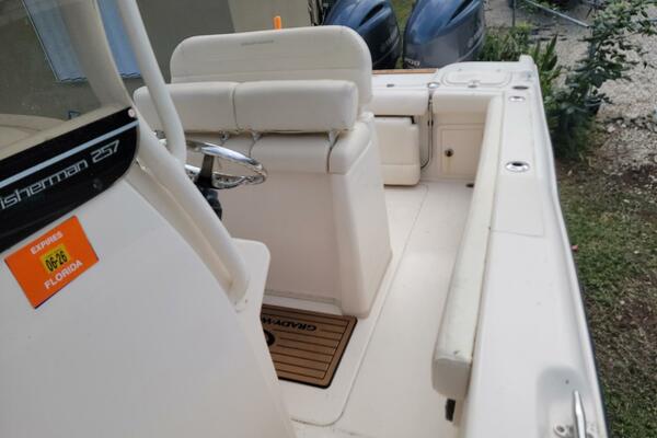 25ft Grady White Yacht For Sale