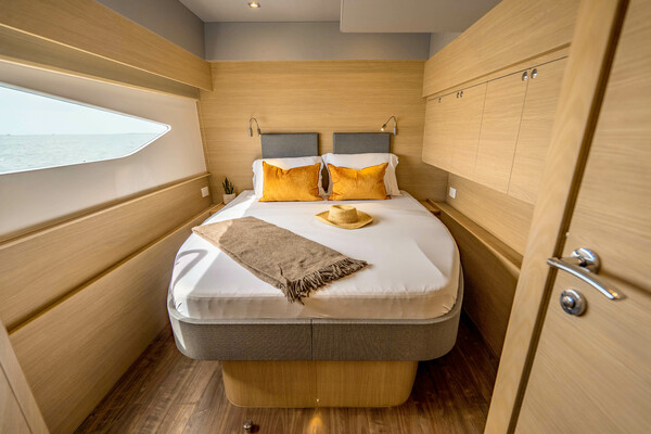 54ft Aquila Yacht For Sale