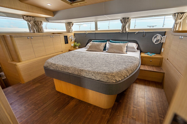 54ft Aquila Yacht For Sale