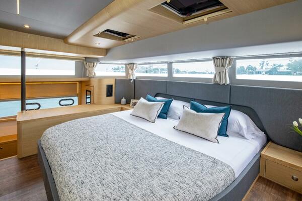 54ft Aquila Yacht For Sale