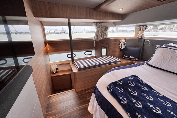 54ft Aquila Yacht For Sale