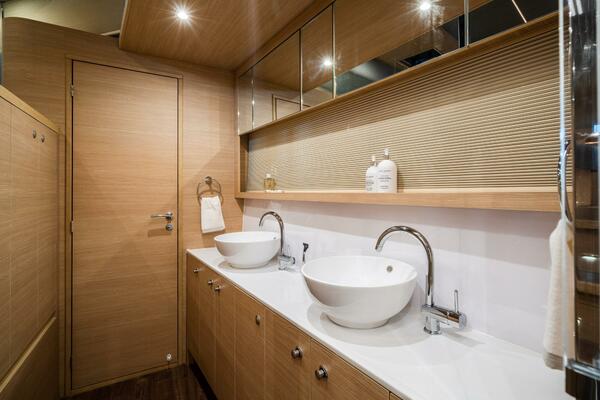 54ft Aquila Yacht For Sale