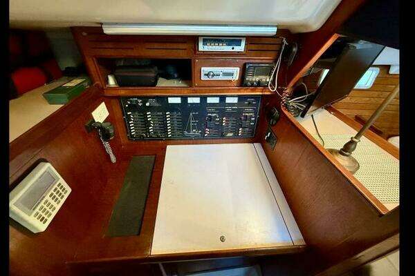 Photo of the 1991 Hunter Passage 42 "Escapade II"