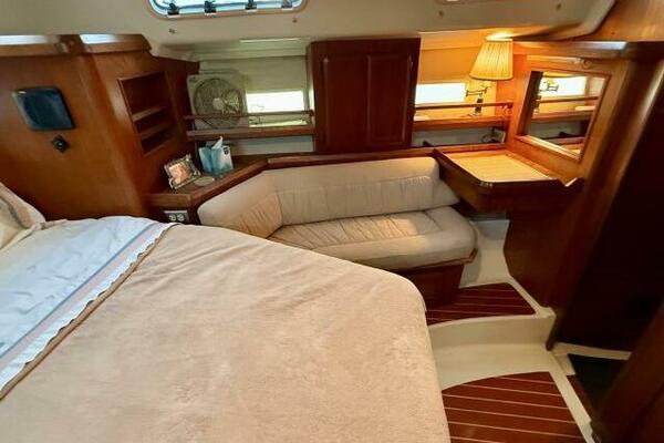 Escapade II 42ft Hunter Yacht For Sale
