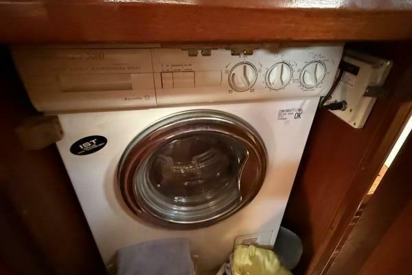 Escapade II 42ft Hunter Yacht For Sale