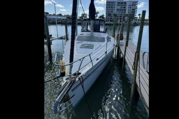 Escapade II 42ft Hunter Yacht For Sale