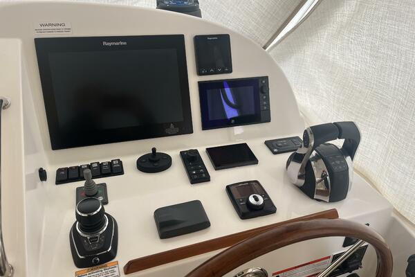 35ft MJM Yacht For Sale