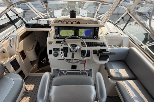 2004 Grady White Express 330 33ft Grady White Yacht For Sale