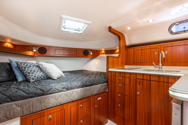 38ft Pursuit Yacht For Sale