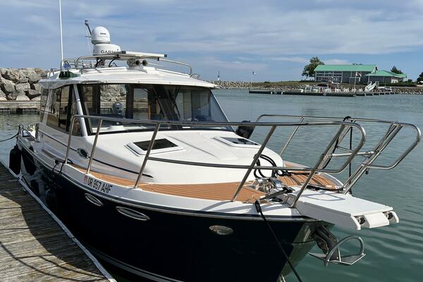 32ft Cutwater Yacht For Sale