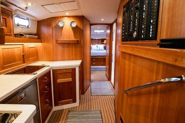 MJM 53z Yacht For Sale