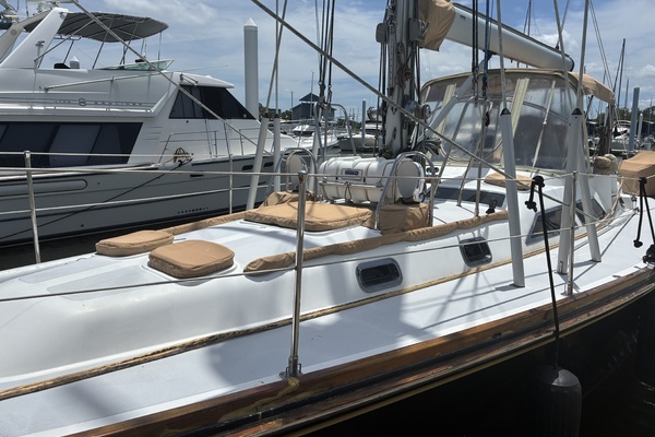 Hawke 46ft Hylas Yacht For Sale