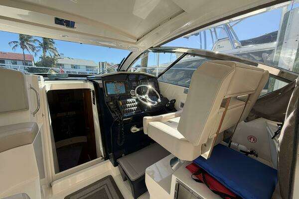 Pursuit SC 365i Yacht For Sale
