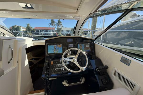 2014 Pursuit F350 - Helm