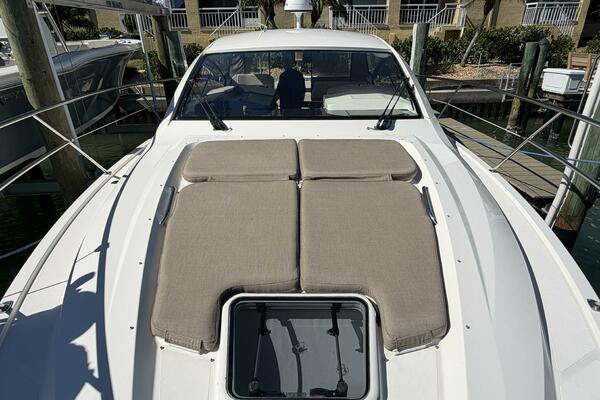 2014 Pursuit F350 - Foredeck