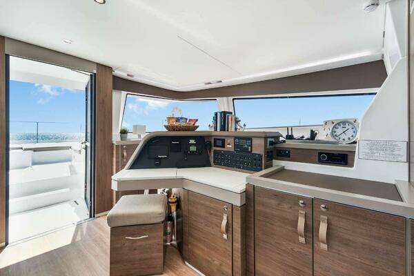 Bali 5.4 Yacht For Sale