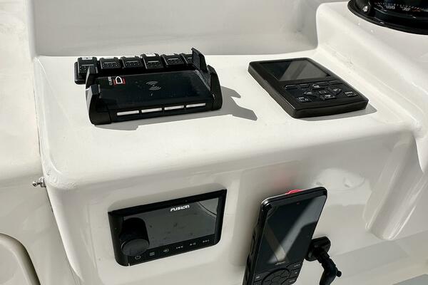 Outer Reef 62 SOUTH  PAWS - Flybridge Helm