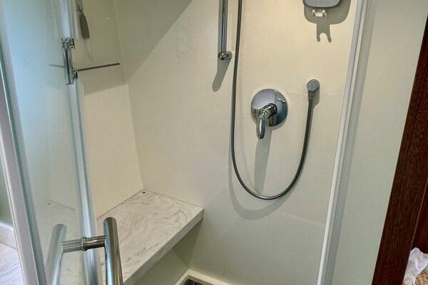 Outer Reef 62 SOUTH  PAWS - Master Stateroom Ensuite Head