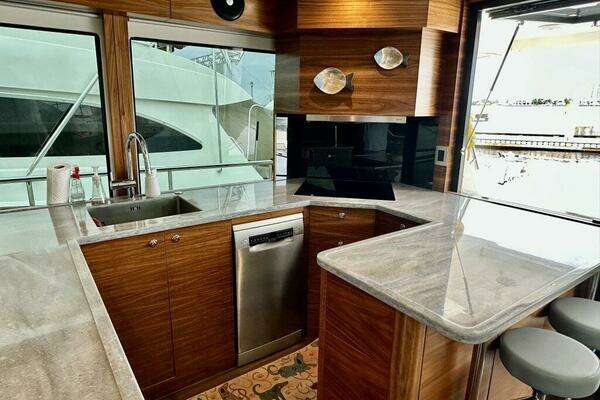 2023 Outer Reef Trident 62